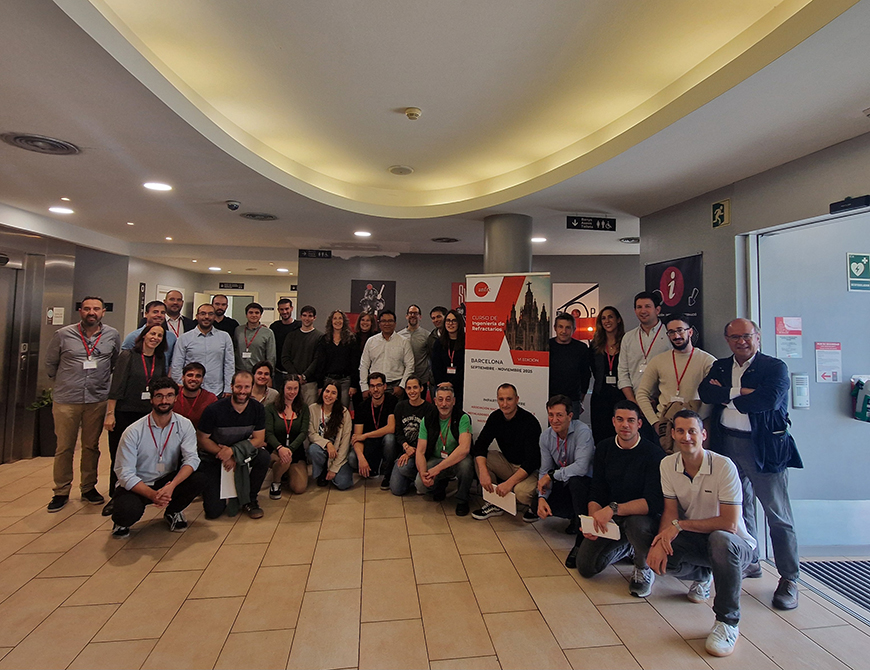 Foto de grupo de la VI edición del Curso de Ingeniería de Refractarios